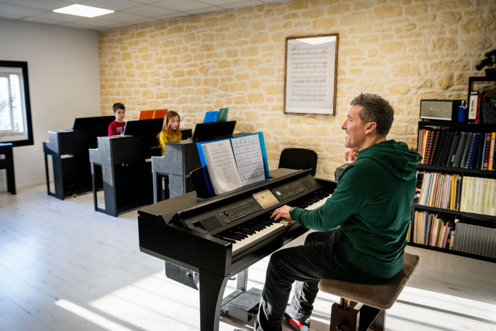 cours de musique enfants Montpellier piano guitare batterie Music Group Academy